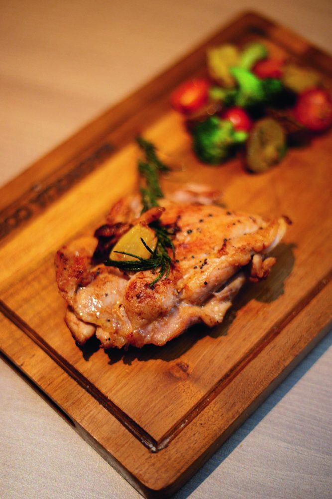 Chicken steak panggang dengan sayuran