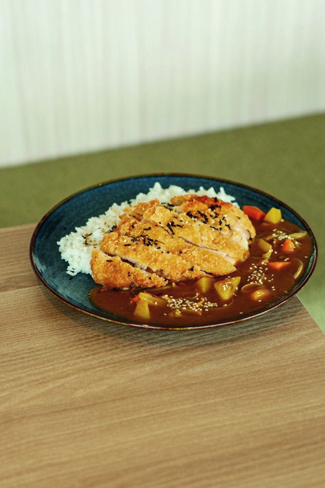 Japanese katsu kare dengan nasi