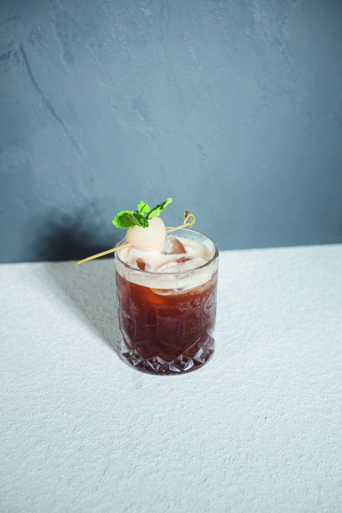 Mocktail segar dengan garnish