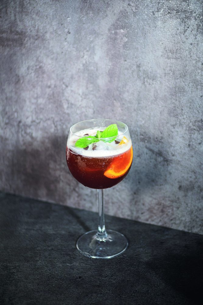 Coffee mocktail dalam gelas kaca